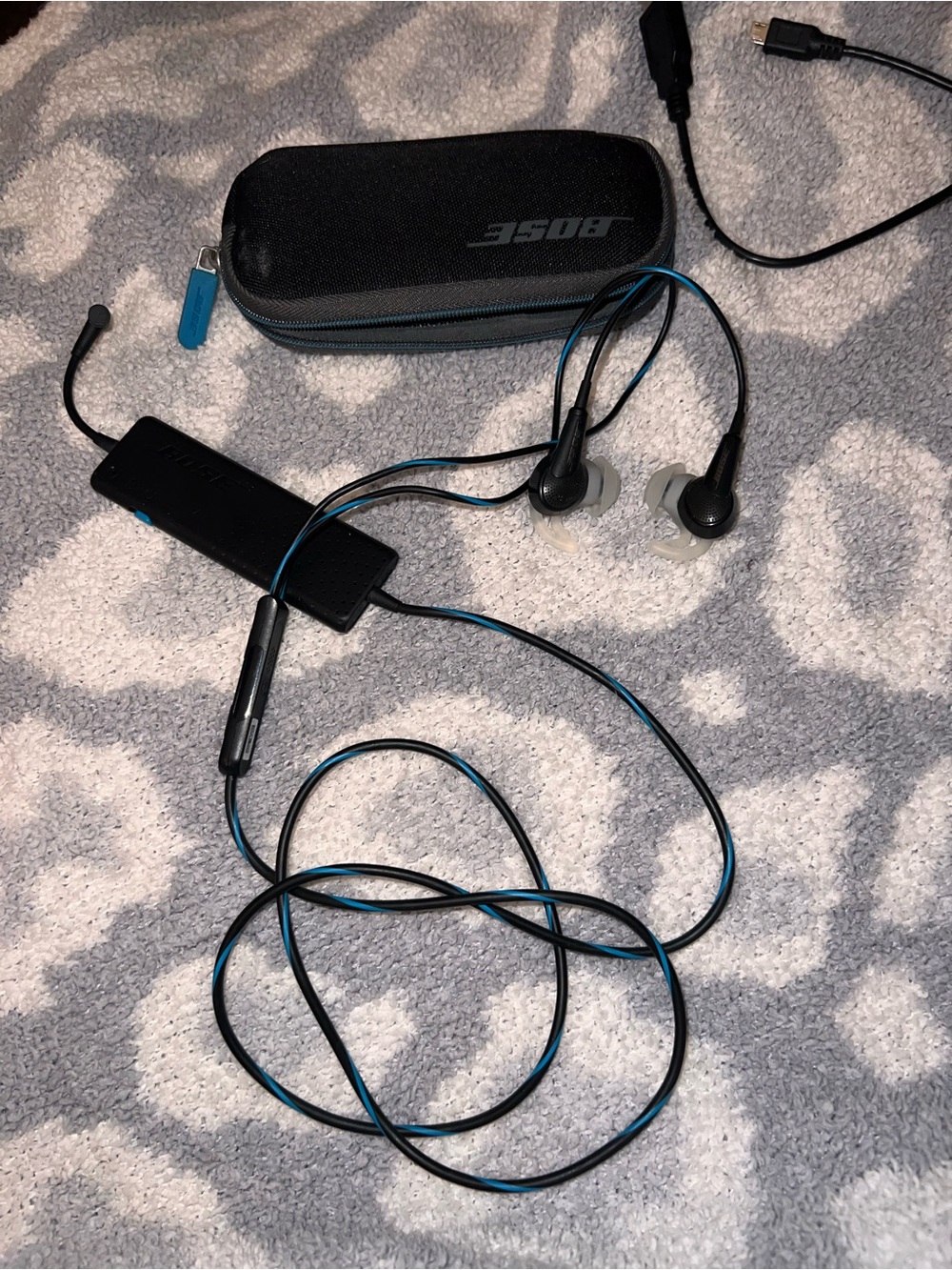 Bose Black and Blue Wired In-Ear Headphones with Carry Case